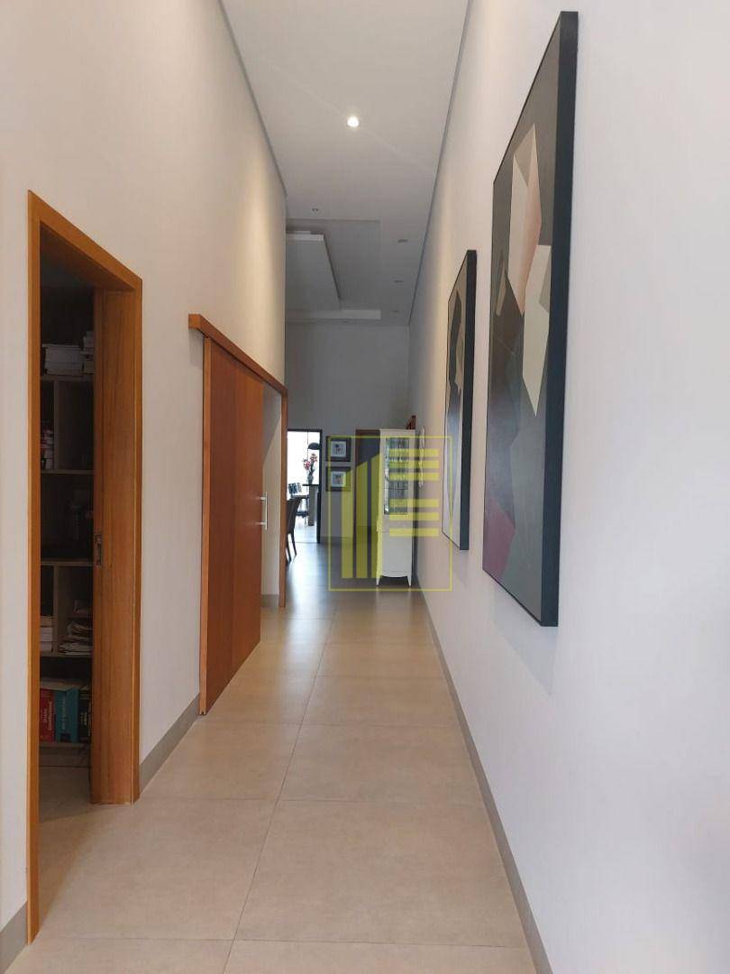 Casa de Condomínio para alugar com 3 quartos, 290m² - Foto 1