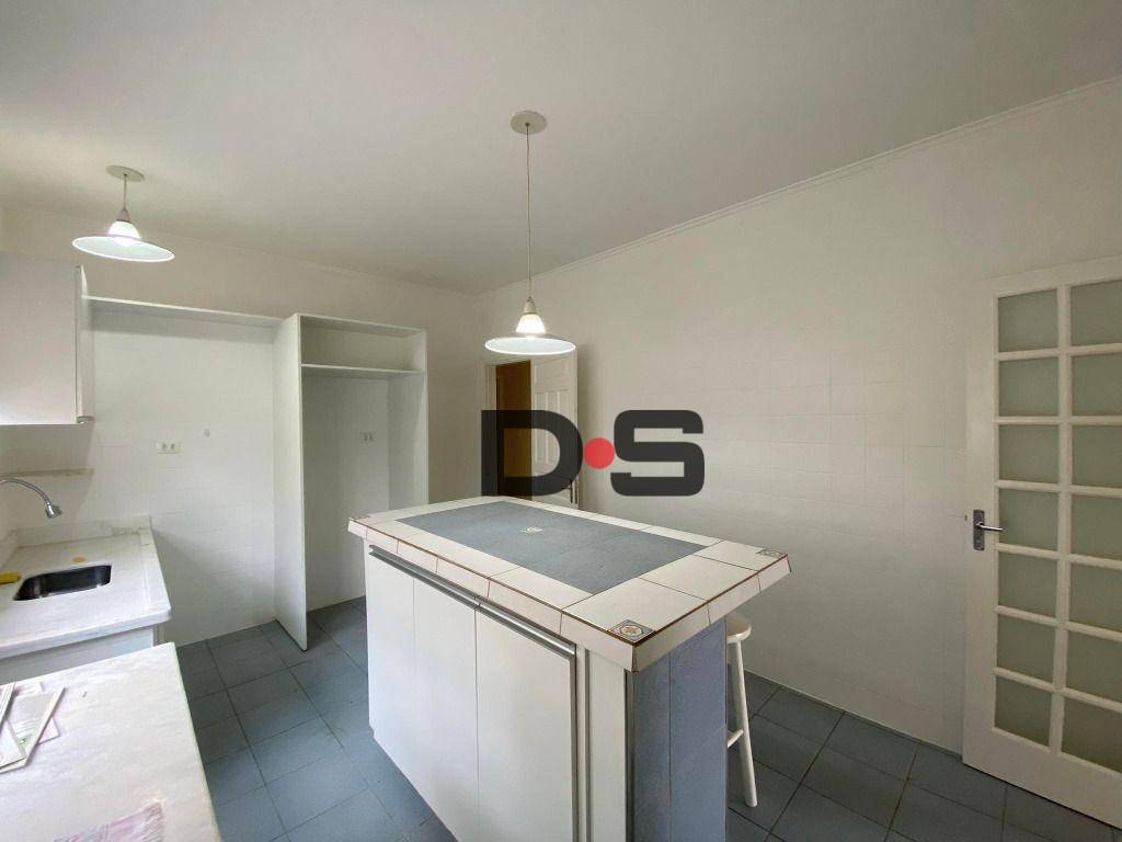 Casa à venda com 5 quartos, 220m² - Foto 18