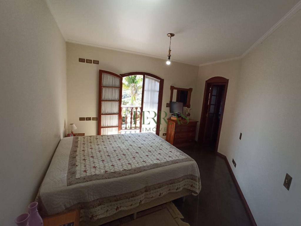 Casa de Condomínio à venda com 3 quartos, 300m² - Foto 3