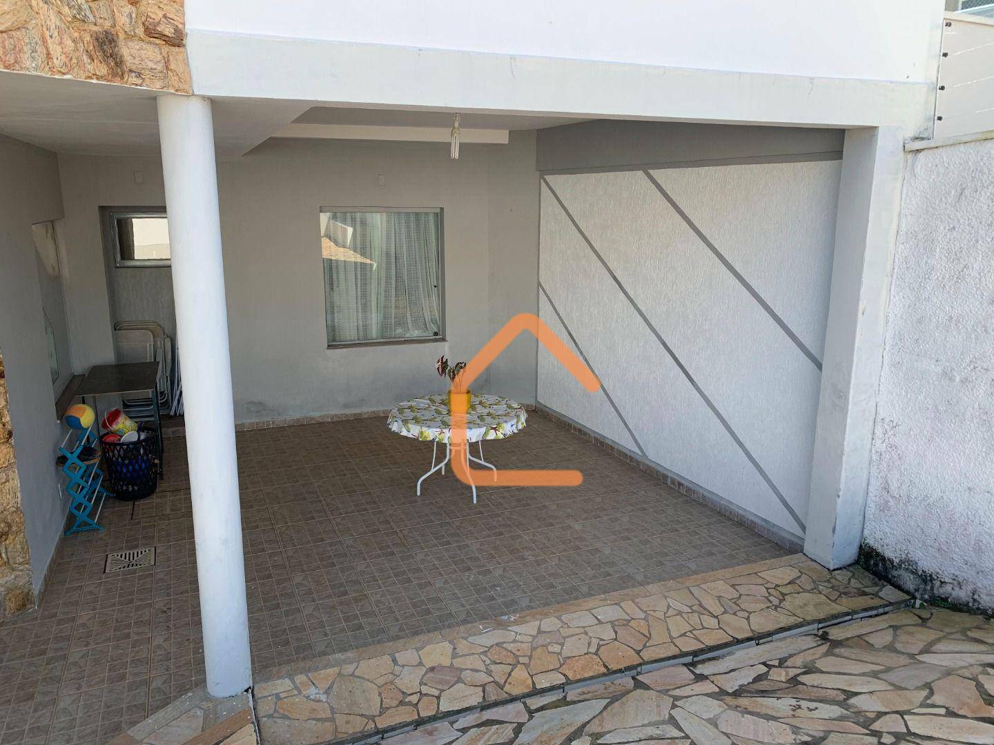 Casa à venda com 3 quartos, 242m² - Foto 4