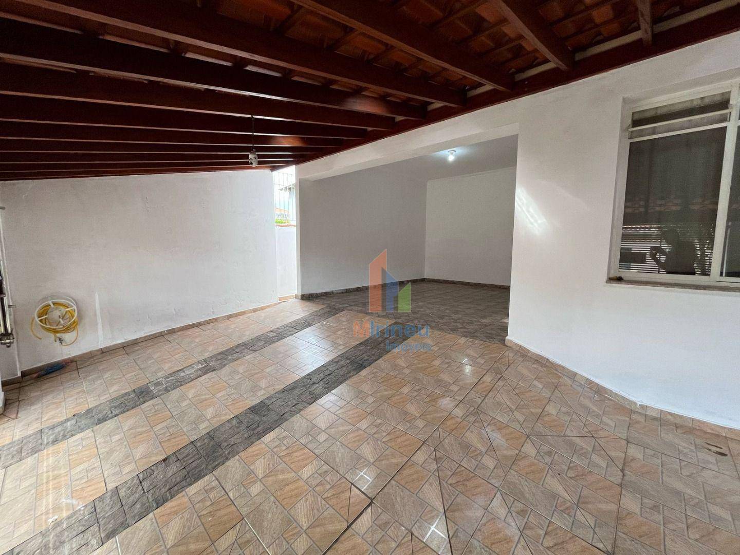 Casa, 3 quartos, 217 m² - Foto 2