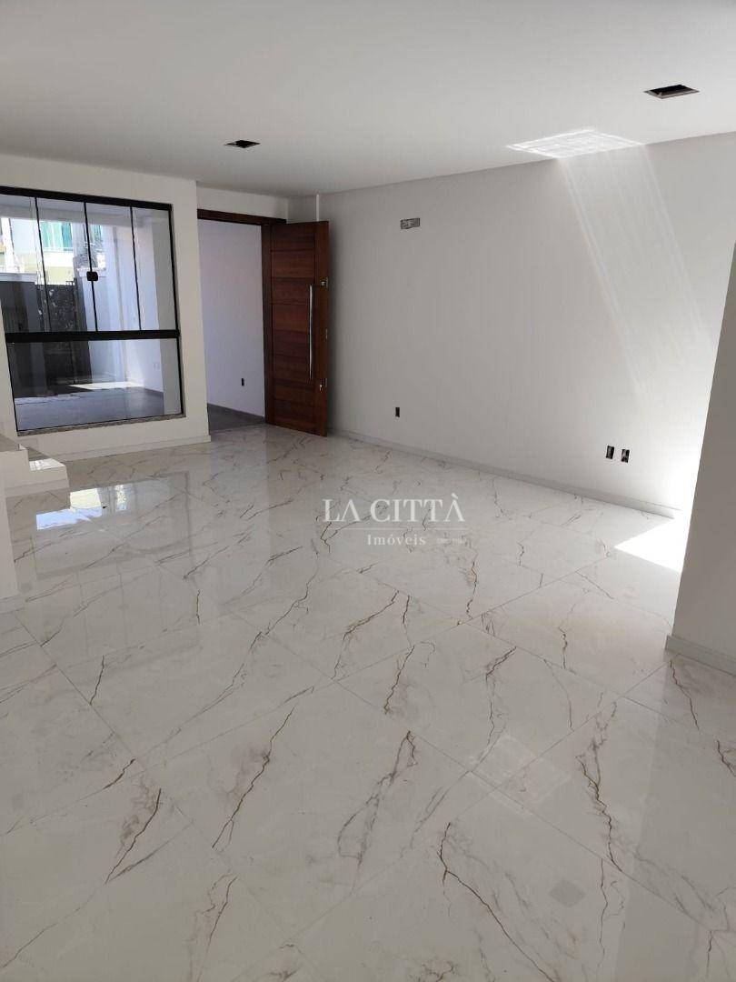 Sobrado à venda com 2 quartos, 172m² - Foto 2