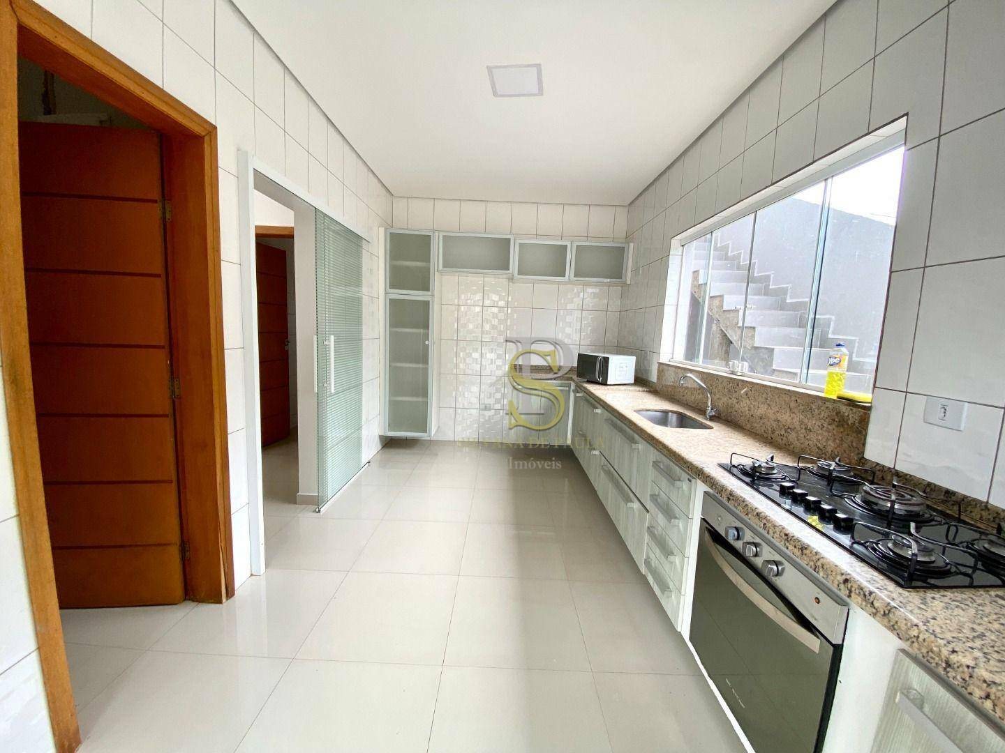 Casa à venda com 3 quartos, 240m² - Foto 6