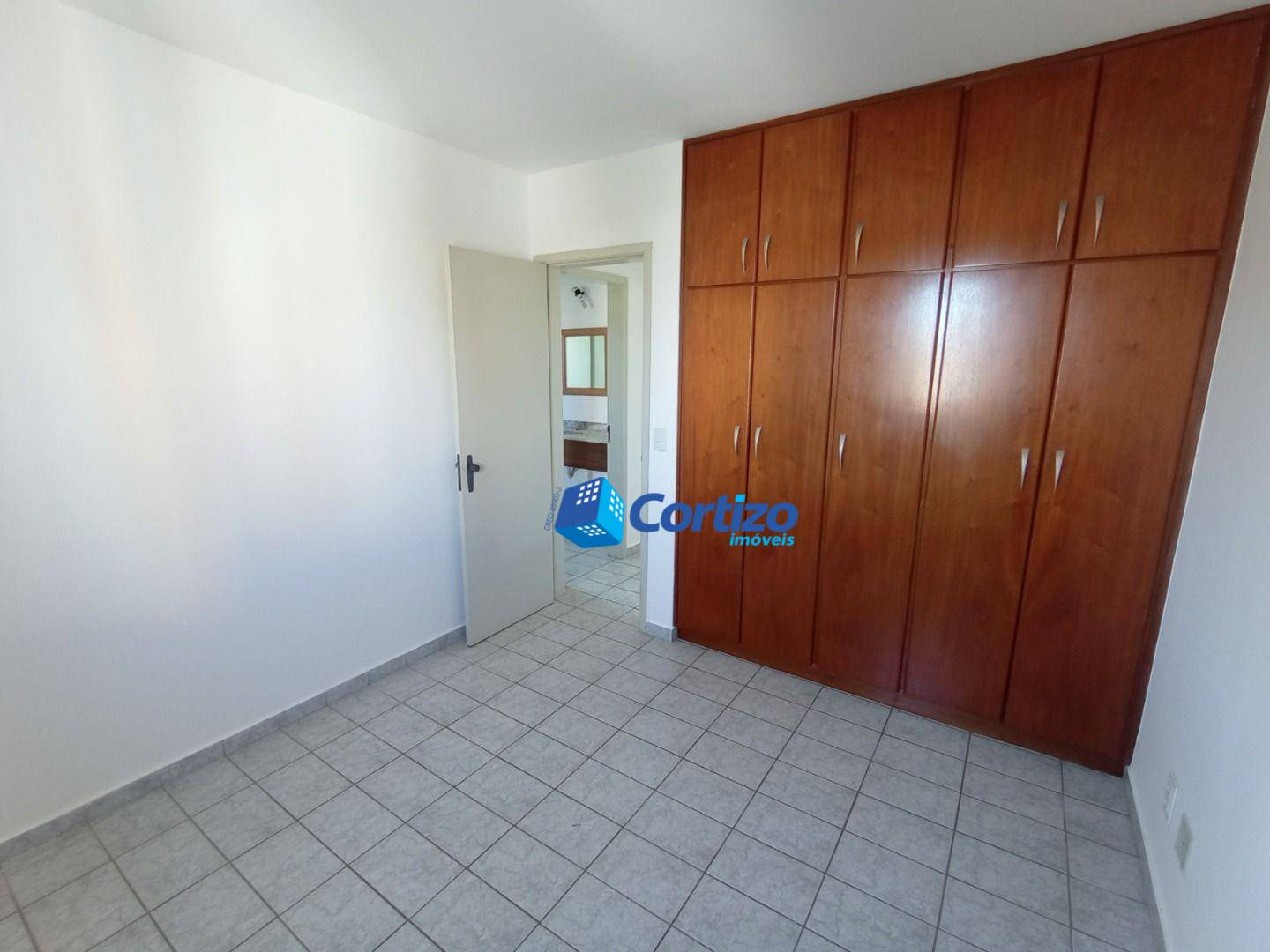 Apartamento para alugar com 3 quartos, 96m² - Foto 12