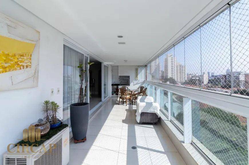 Apartamento à venda com 3 quartos, 220m² - Foto 2