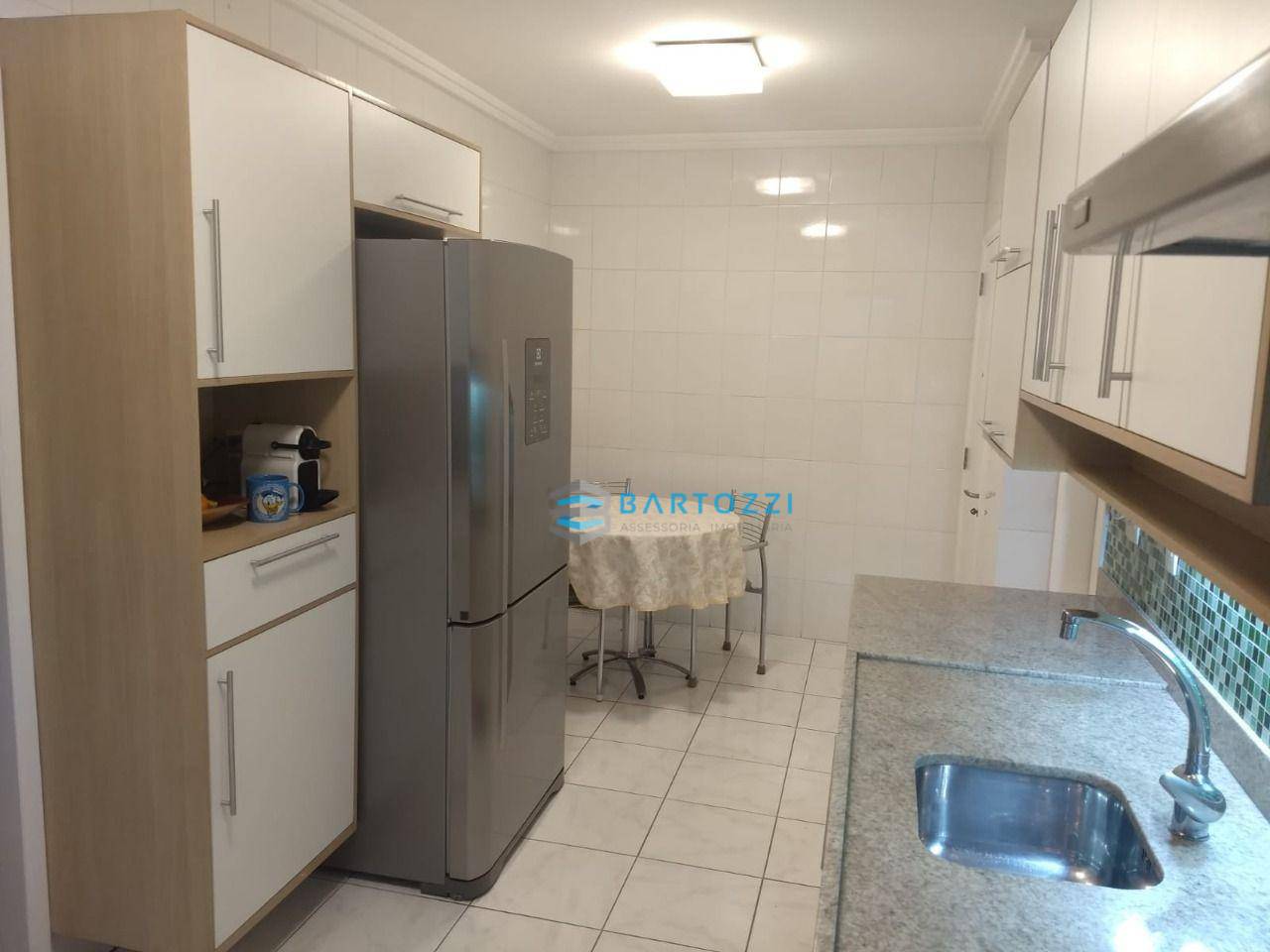 Apartamento à venda com 3 quartos, 150m² - Foto 9