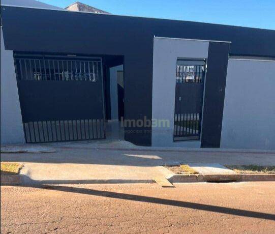 Casa à venda com 3 quartos, 97m² - Foto 1