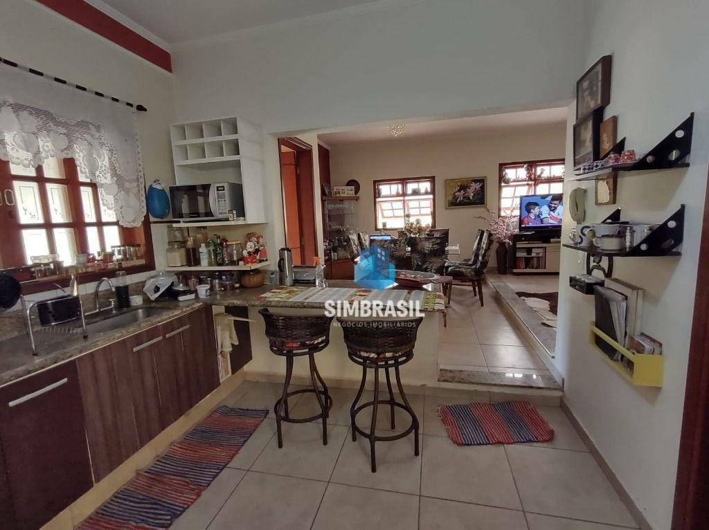 Casa à venda com 3 quartos, 194m² - Foto 2