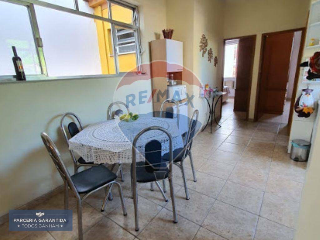 Casa à venda com 6 quartos, 384m² - Foto 2