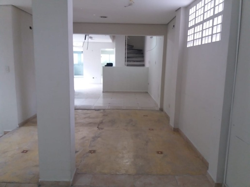 Casa Comercial para alugar com 3 quartos, 320m² - Foto 3