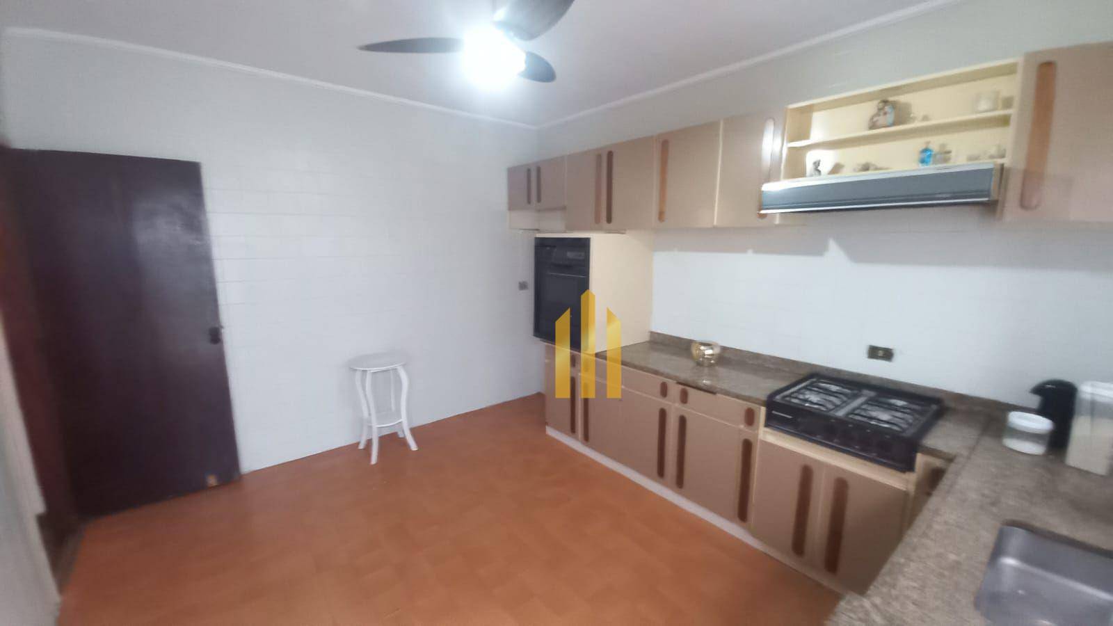 Casa à venda e aluguel com 3 quartos, 280m² - Foto 3