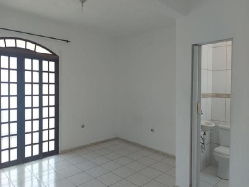 Casa à venda com 2 quartos, 290m² - Foto 2