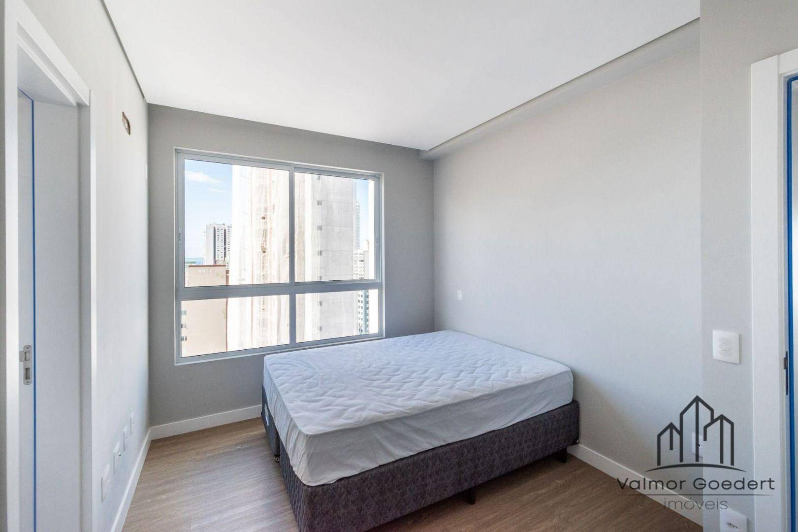 Apartamento à venda com 3 quartos, 143m² - Foto 6