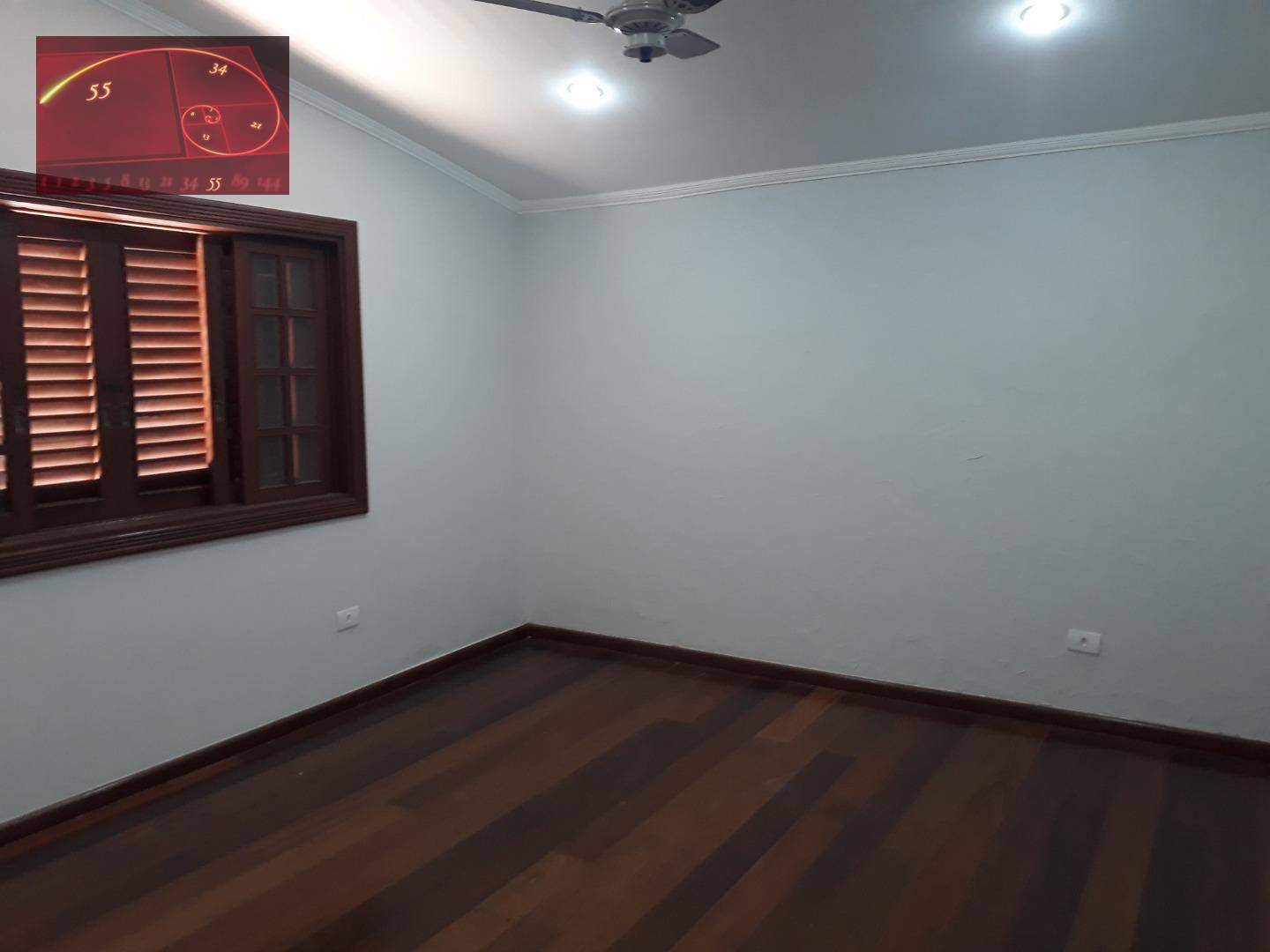 Casa à venda com 4 quartos, 326m² - Foto 12