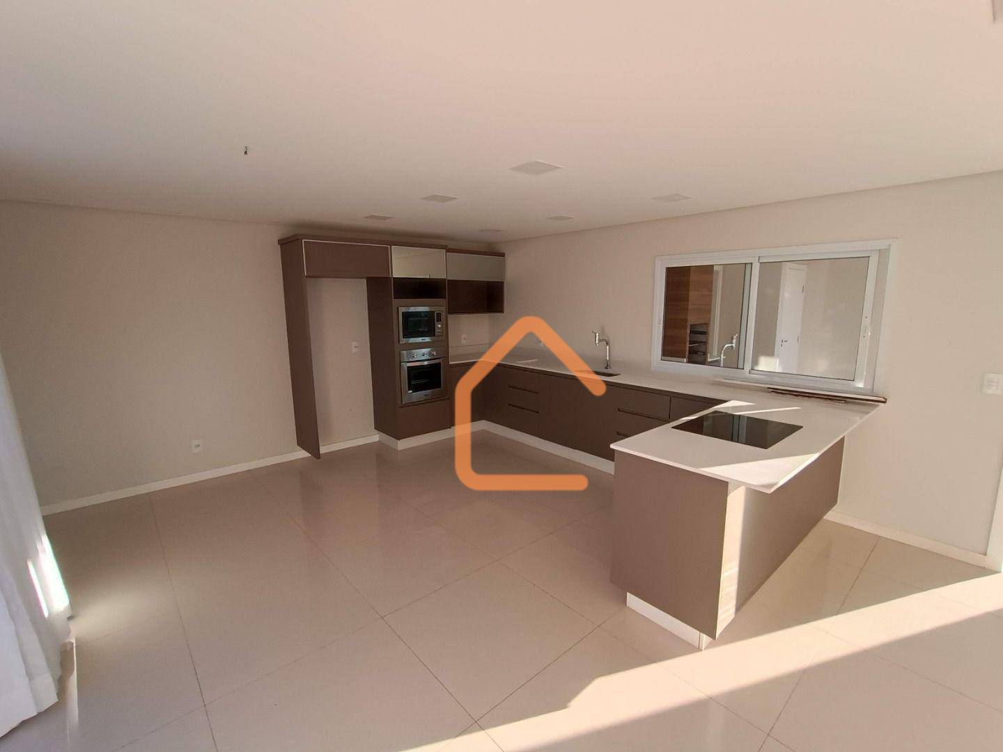 Casa à venda com 3 quartos, 200m² - Foto 2