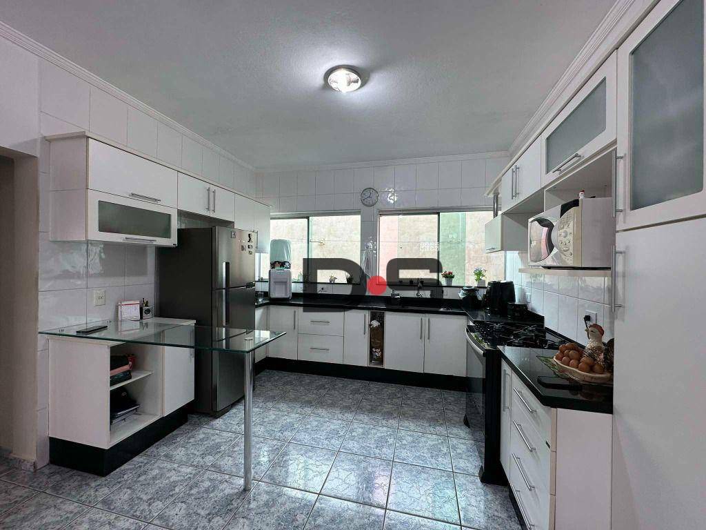 Sobrado à venda com 3 quartos, 214m² - Foto 5