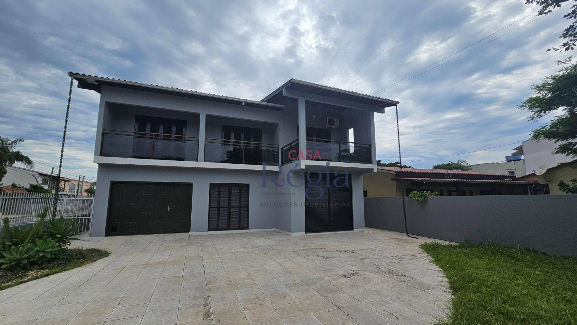 Casa à venda com 5 quartos, 220m² - Foto 4