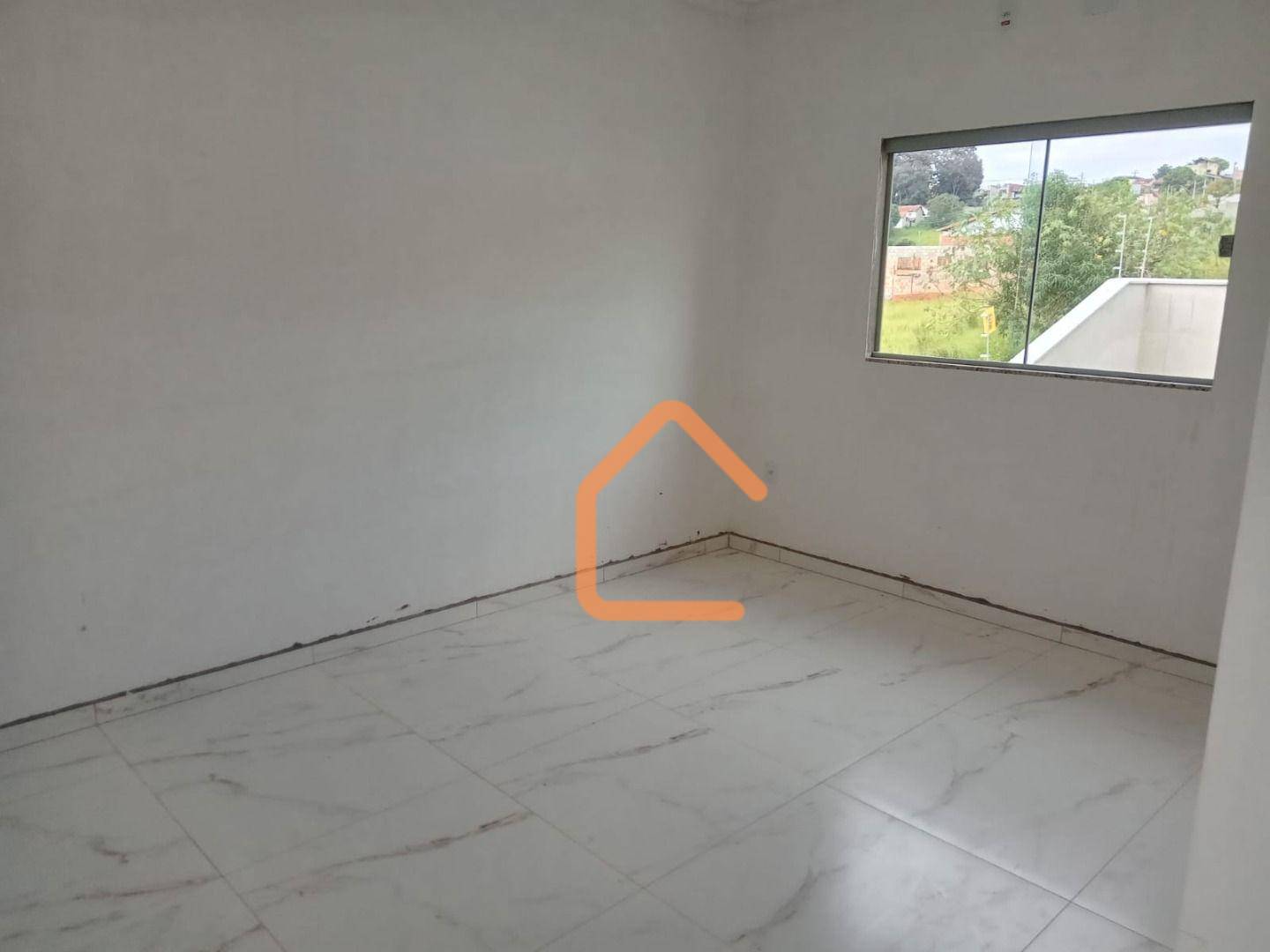 Casa à venda com 3 quartos, 151m² - Foto 2