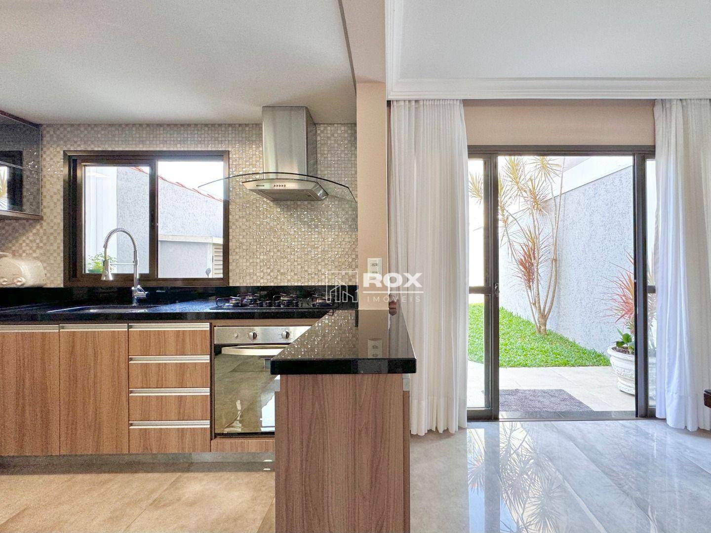 Casa à venda com 3 quartos, 217m² - Foto 4