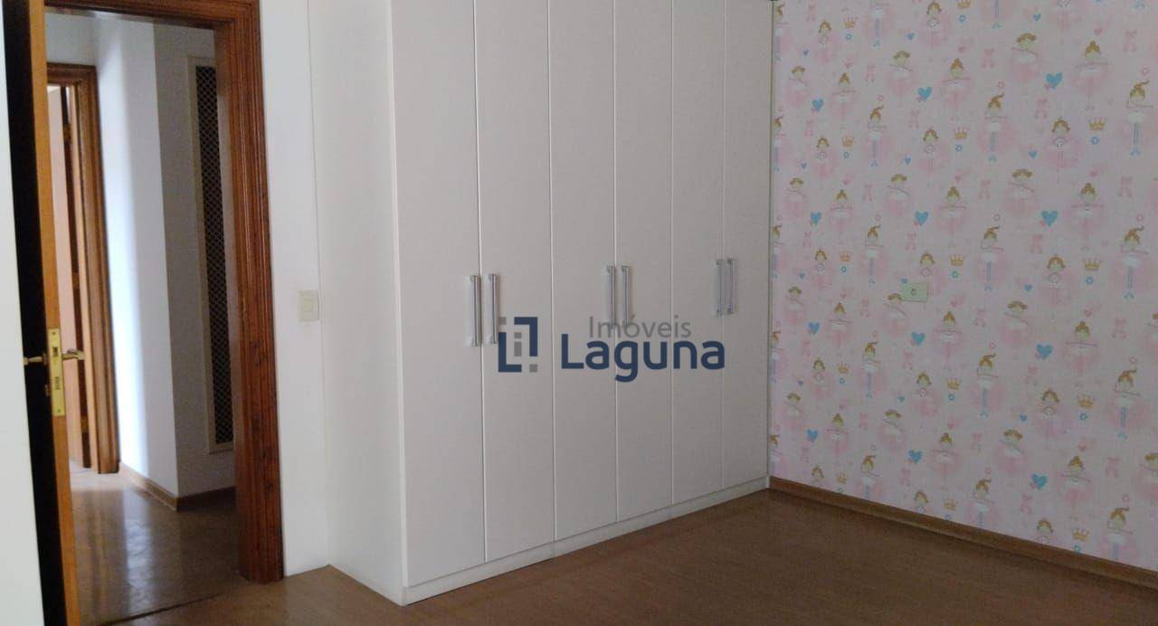 Apartamento para alugar com 4 quartos, 263m² - Foto 15