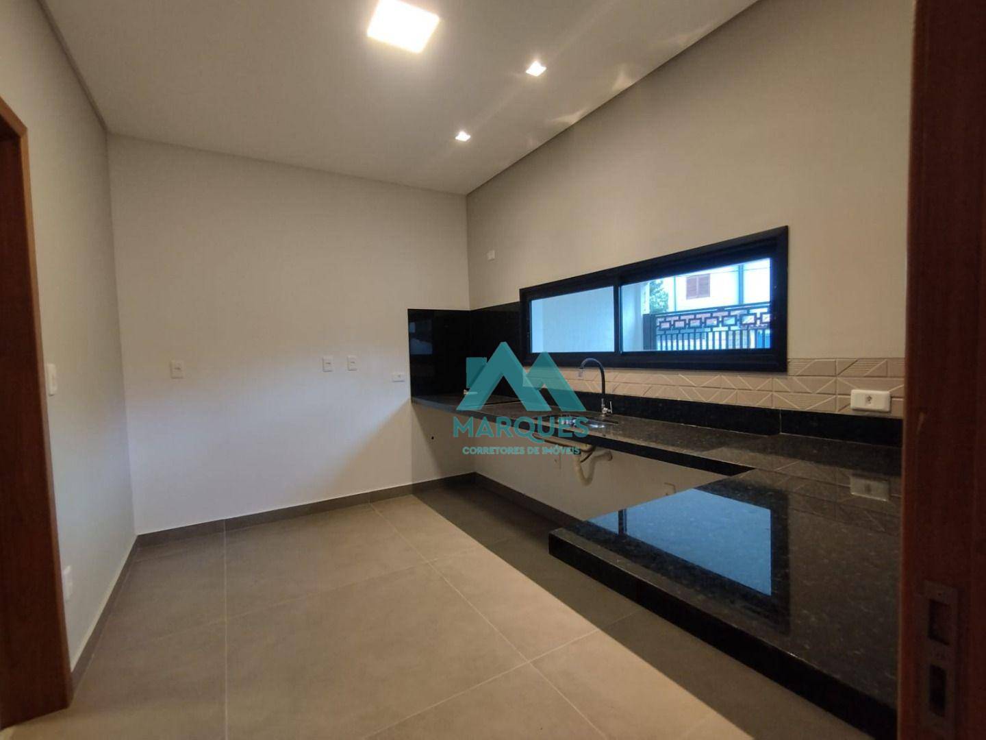 Sobrado à venda com 3 quartos, 154m² - Foto 1