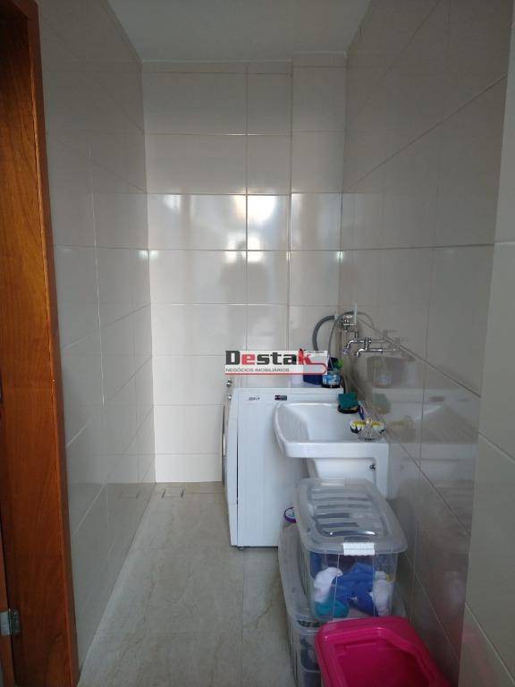 Casa à venda com 2 quartos, 120m² - Foto 2