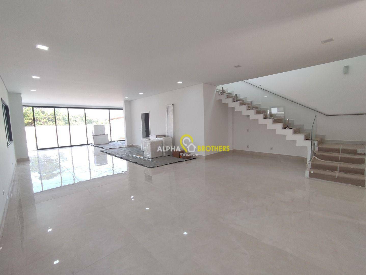 Casa de Condomínio à venda com 4 quartos, 370m² - Foto 3