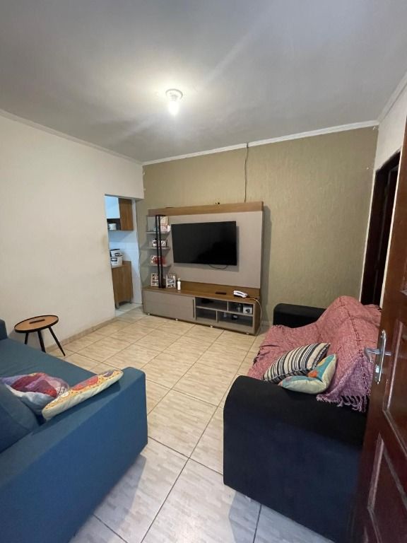 Casa à venda com 2 quartos, 100m² - Foto 1