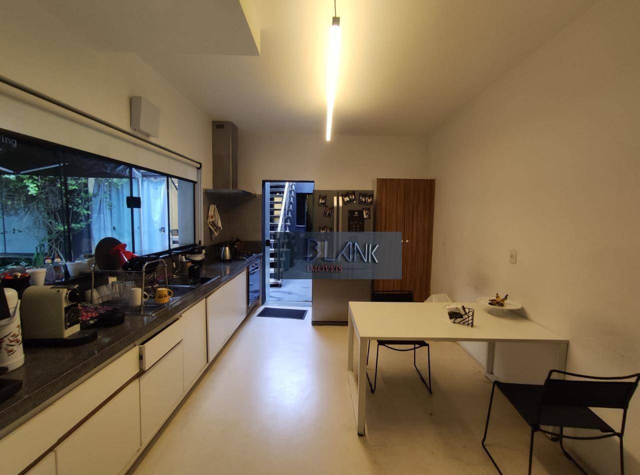 Casa para alugar com 1 quarto, 350m² - Foto 11