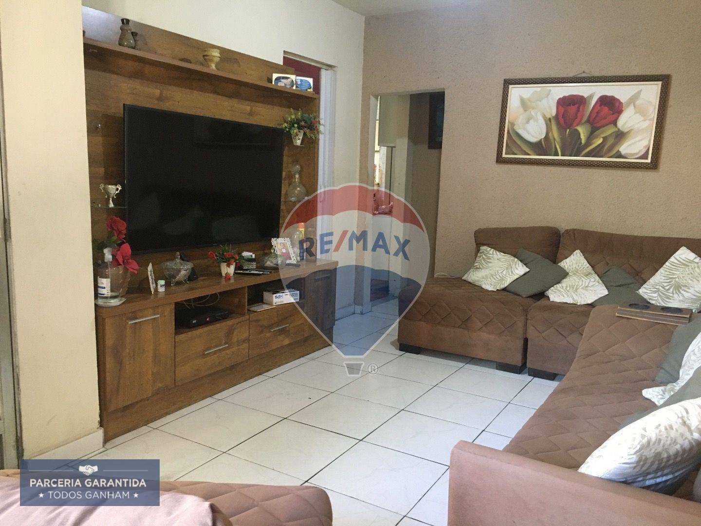 Casa à venda com 3 quartos, 360m² - Foto 1