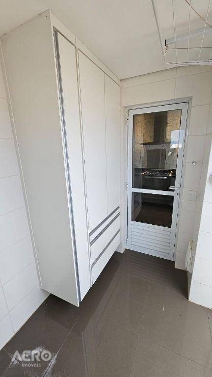Apartamento para alugar com 3 quartos, 180m² - Foto 14