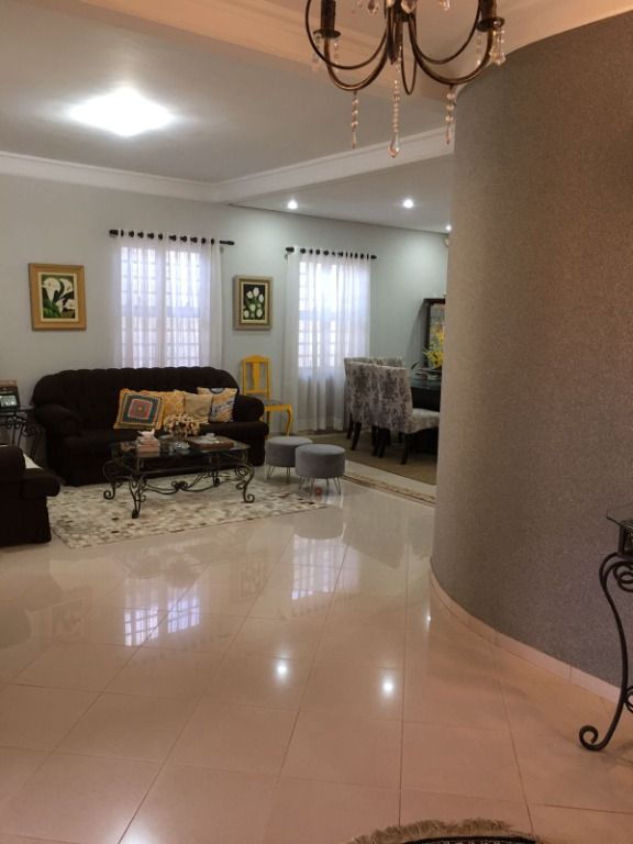 Casa à venda com 3 quartos, 530m² - Foto 1