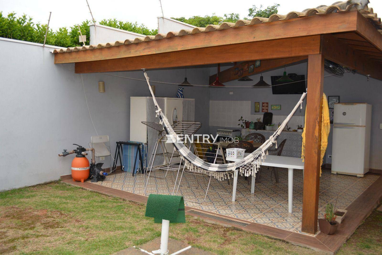 Casa de Condomínio à venda com 3 quartos, 191m² - Foto 2