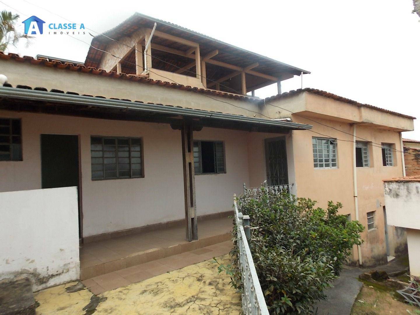 Casa à venda com 4 quartos, 200m² - Foto 1