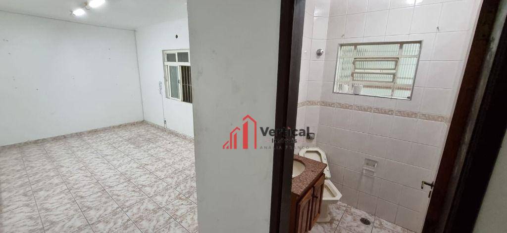 Sobrado à venda e aluguel com 3 quartos, 230m² - Foto 4