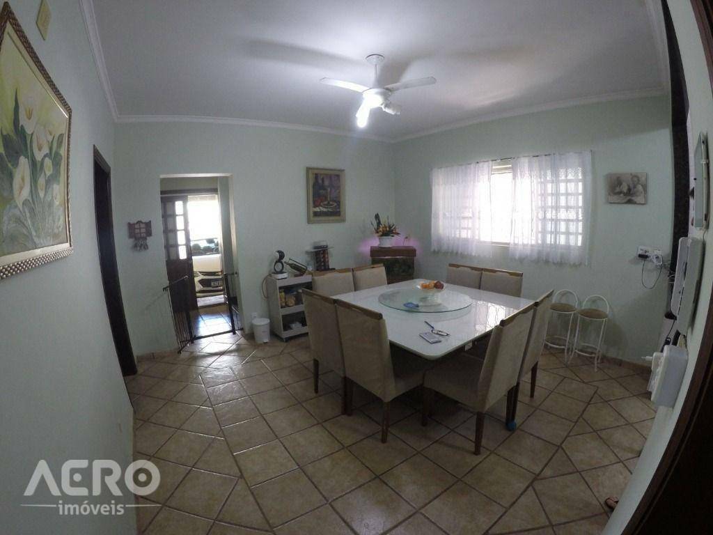 Casa à venda com 5 quartos, 317m² - Foto 12