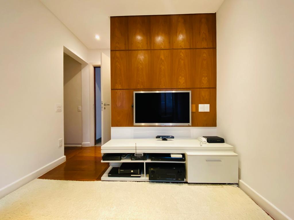 Apartamento à venda com 3 quartos, 180m² - Foto 4