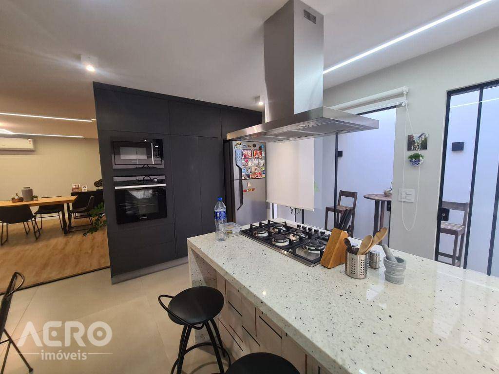 Casa à venda com 3 quartos, 252m² - Foto 14