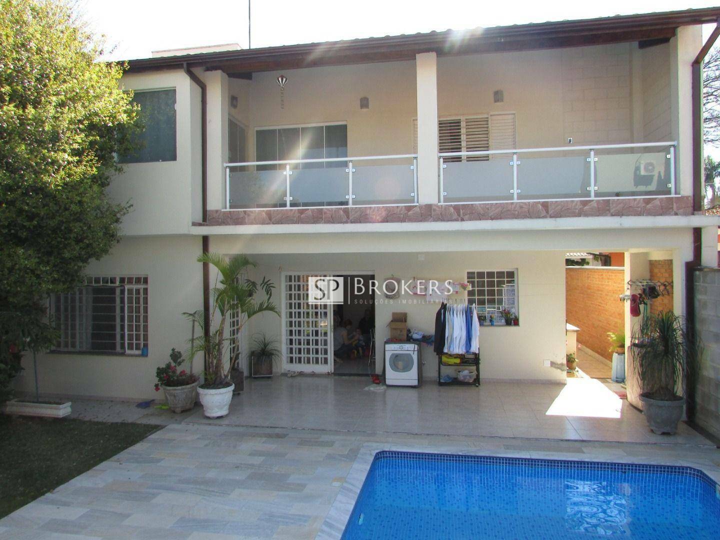 Casa à venda com 3 quartos, 300m² - Foto 1