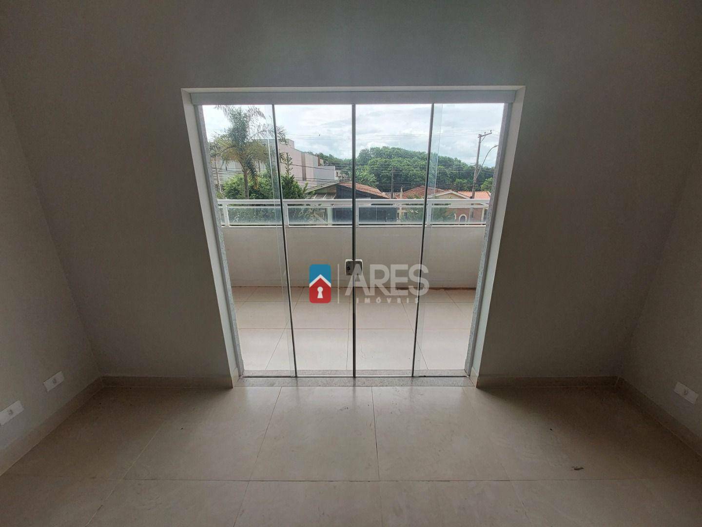 Casa à venda com 4 quartos, 270m² - Foto 14