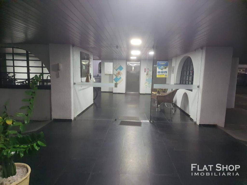 Apartamento à venda com 3 quartos, 137m² - Foto 2