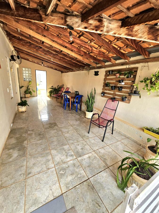 Casa à venda com 3 quartos, 250m² - Foto 2