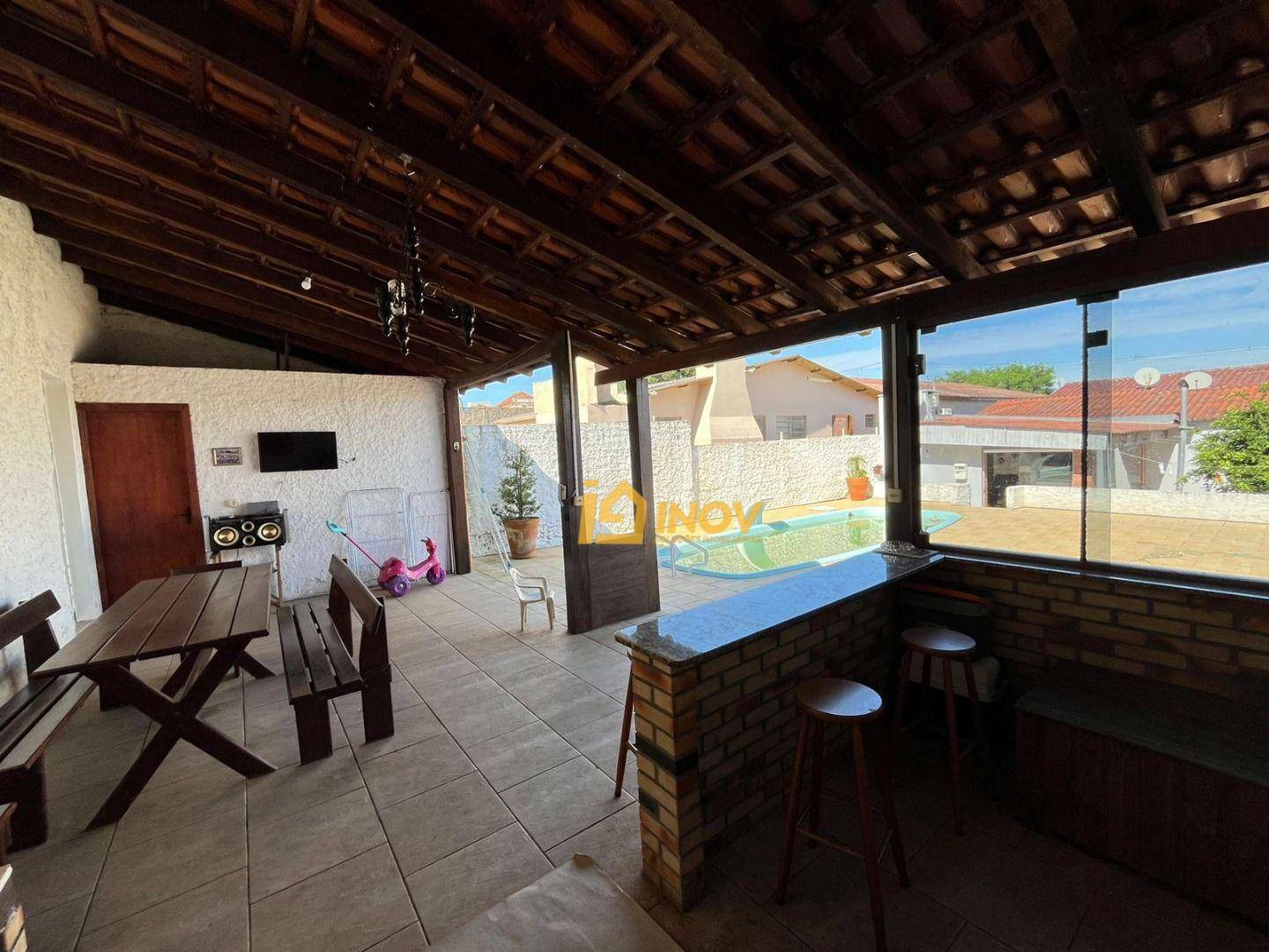 Casa à venda com 3 quartos, 1m² - Foto 4