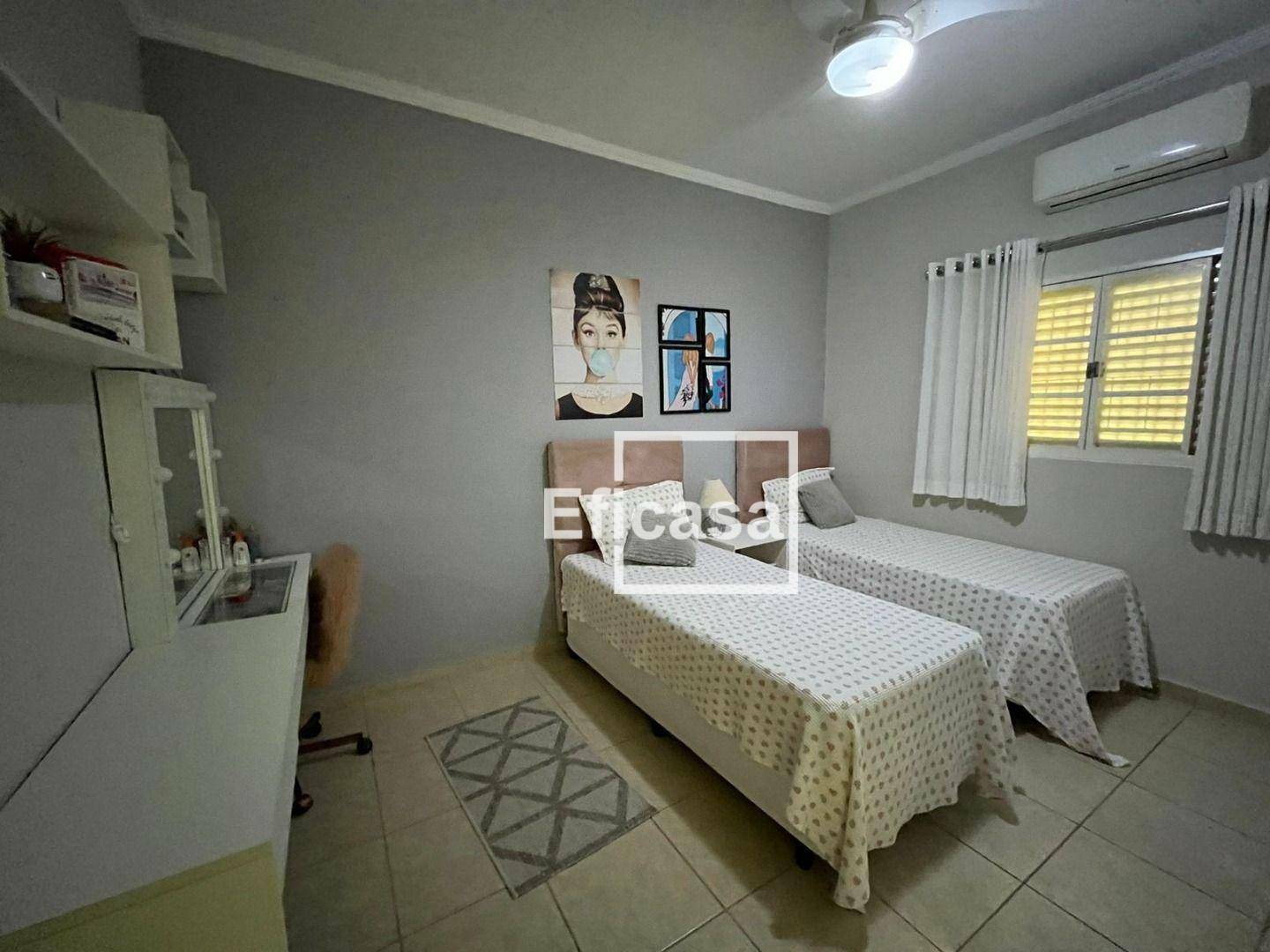 Casa à venda com 3 quartos, 220m² - Foto 11