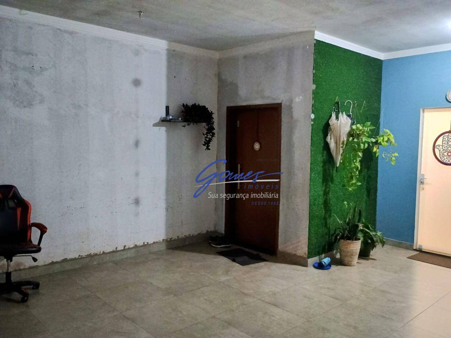Casa à venda com 3 quartos, 210m² - Foto 1
