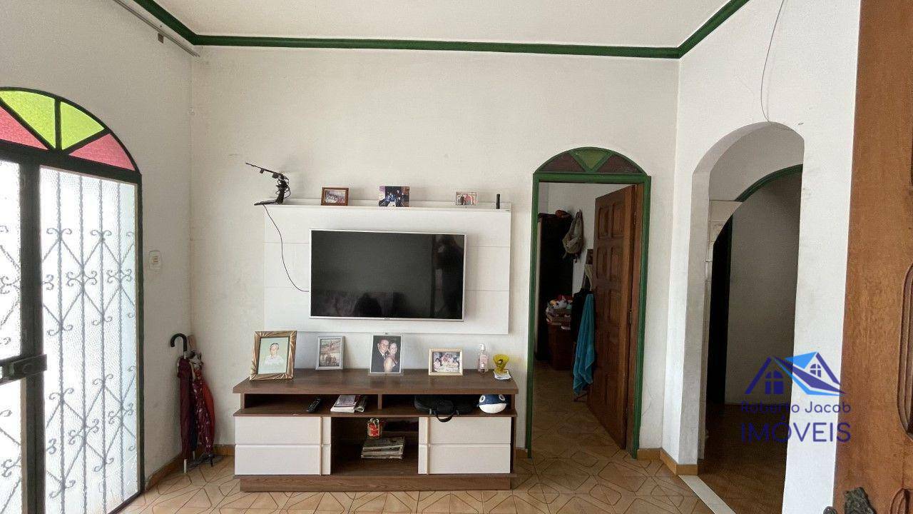 Casa à venda com 4 quartos, 250m² - Foto 2