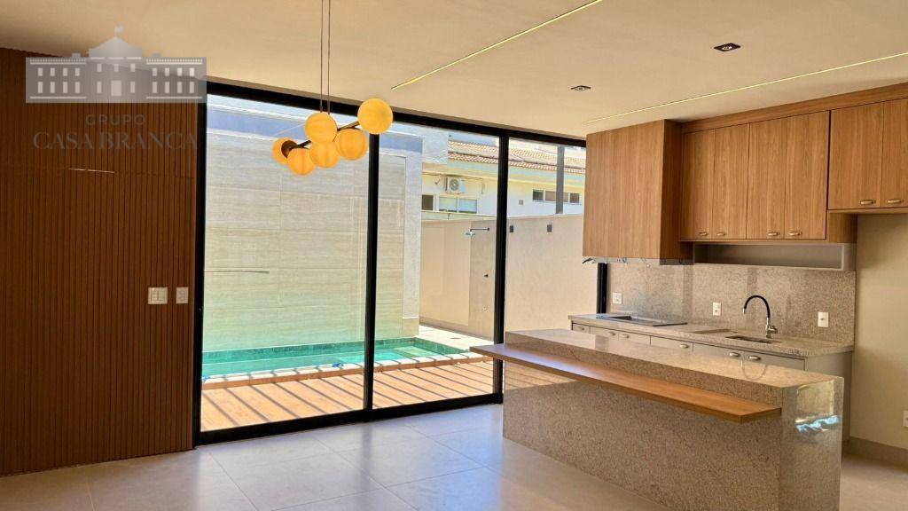 Casa de Condomínio à venda com 4 quartos, 263m² - Foto 4