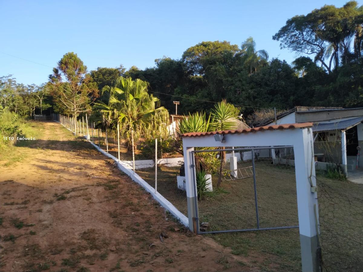 Fazenda à venda com 2 quartos, 1800m² - Foto 2