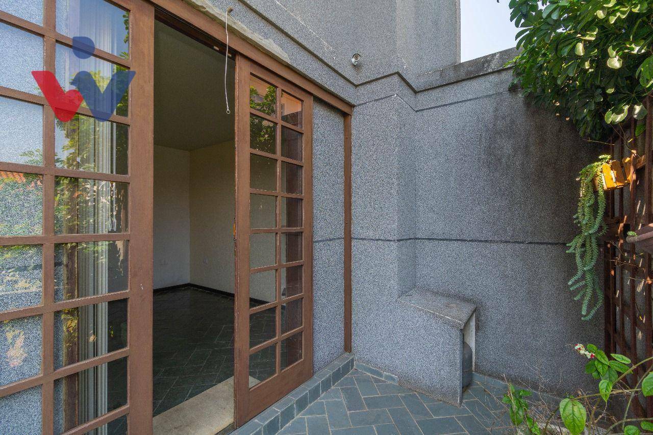 Casa para alugar com 4 quartos, 329m² - Foto 13