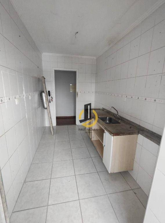 Apartamento à venda com 3 quartos, 95m² - Foto 2